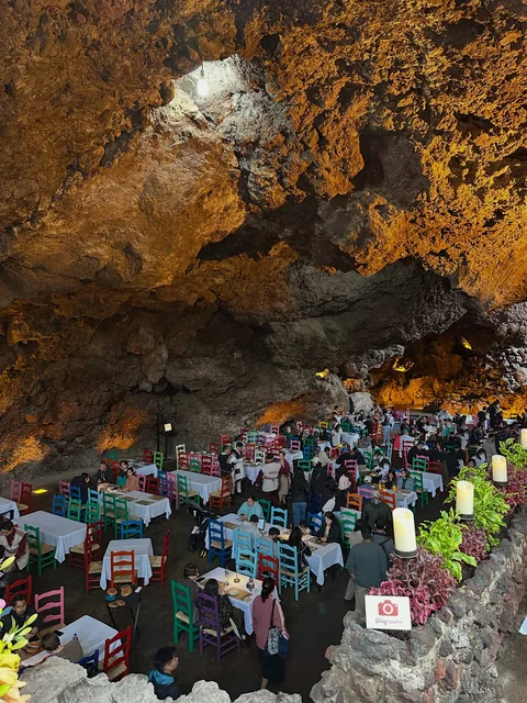 The volcanic rock vault above the dining room at La Gruta Teotihuacan