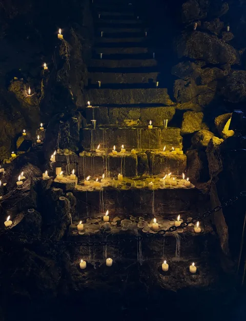 The stone stairway lit with candles at La Gruta Teotihuacan