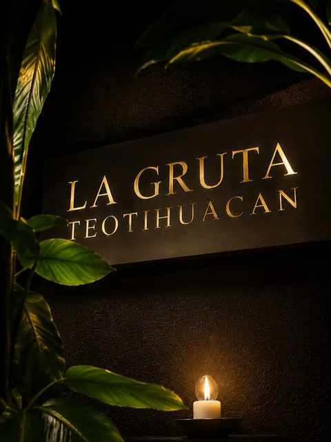 The entrance sign of La Gruta Teotihuacan restaurant